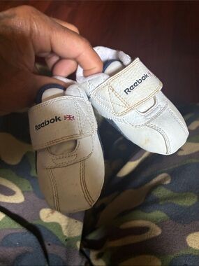 Reebok White Baby Velcro Walker Shoes with Navy Trim